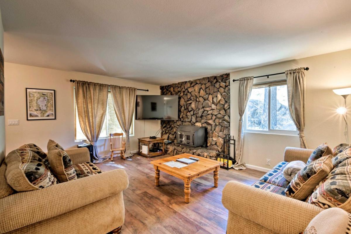 Stateline Escape about 2 Mi to Heavenly, Lake and Casino! - Housity