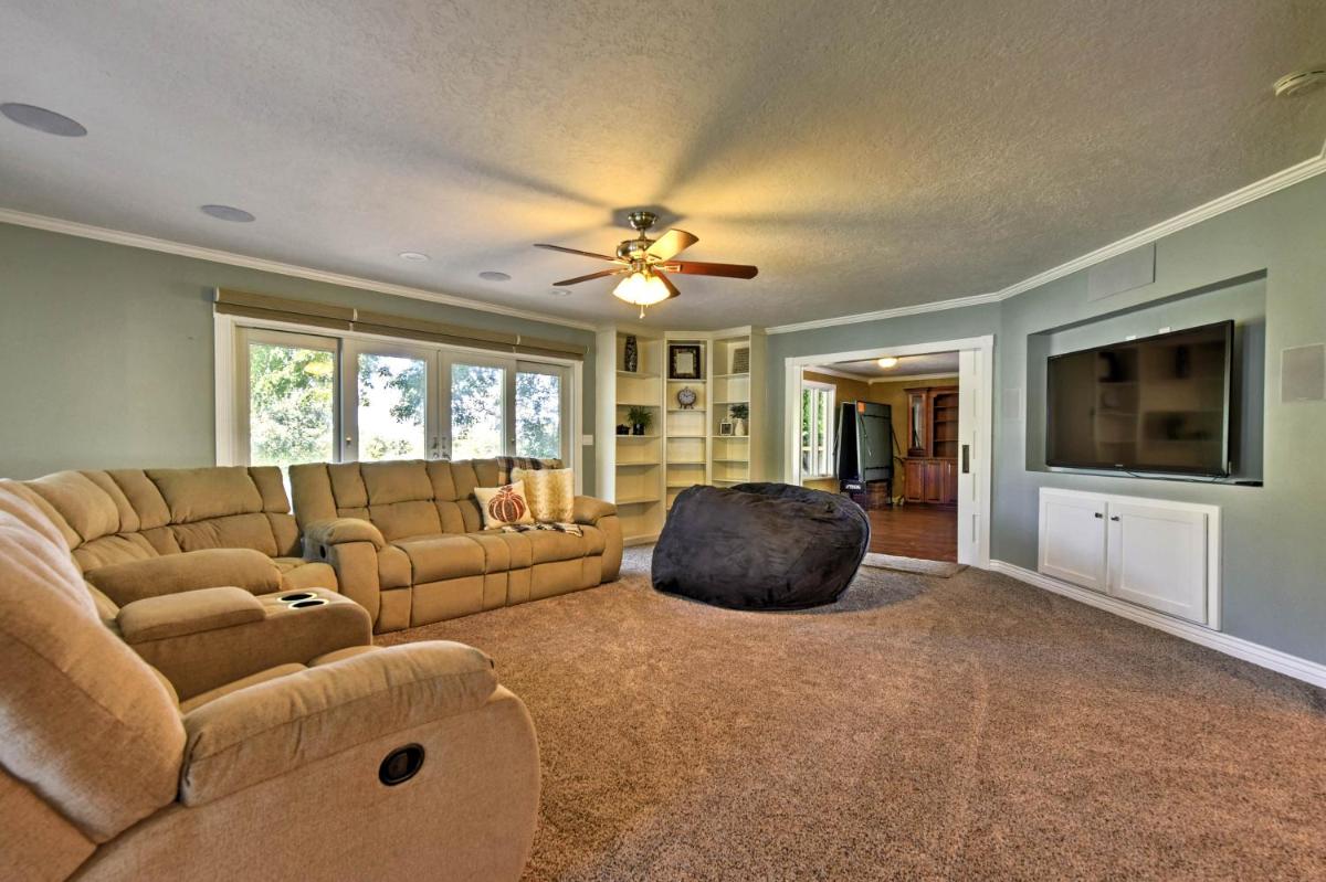 Wellsville House with Mtn Views and Pickleball Court! - Housity