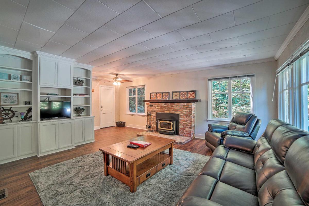 Riverfront Cottage in Redwoods with Decks and Beach! - Housity