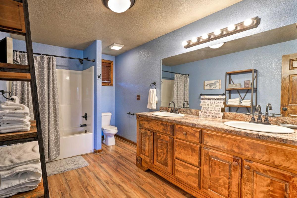 McAlester Cottage with 30 Private Acres and Ponds! - Housity