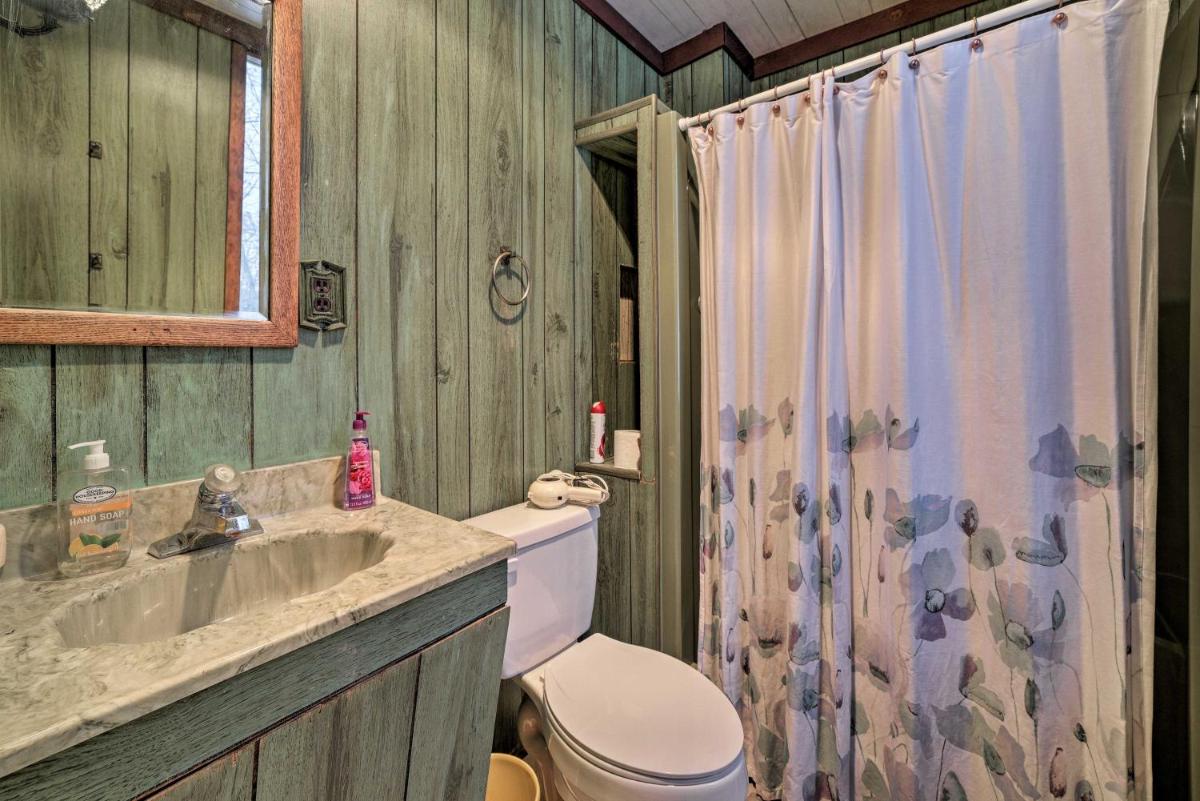 Home with Massanutten Resort Amenities - Near Skiing! - Housity