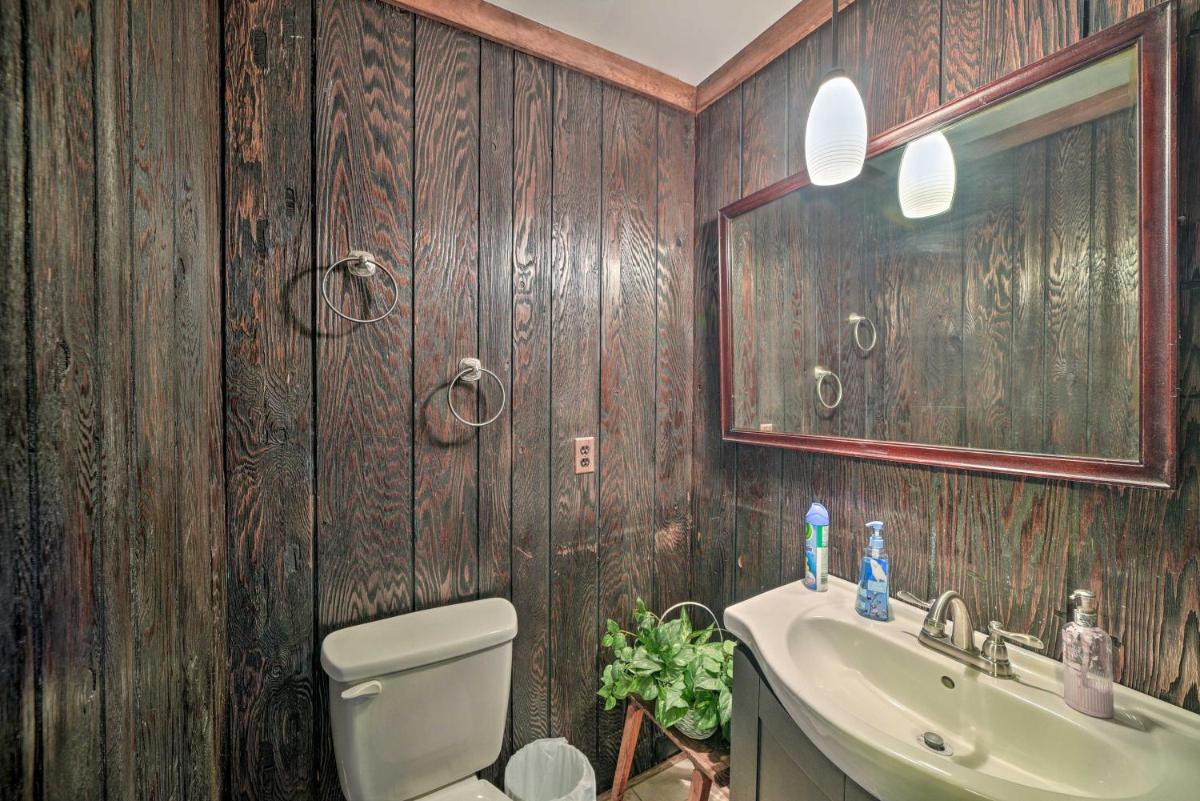 Home with Massanutten Resort Amenities - Near Skiing! - Housity