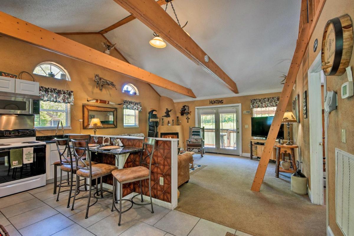 Cozy Cabin on Tenn River - 10 Mi to Chattanooga! - Housity