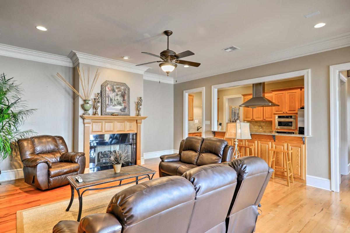 Baton Rouge Area House with Balcony and Pier Access! - Housity
