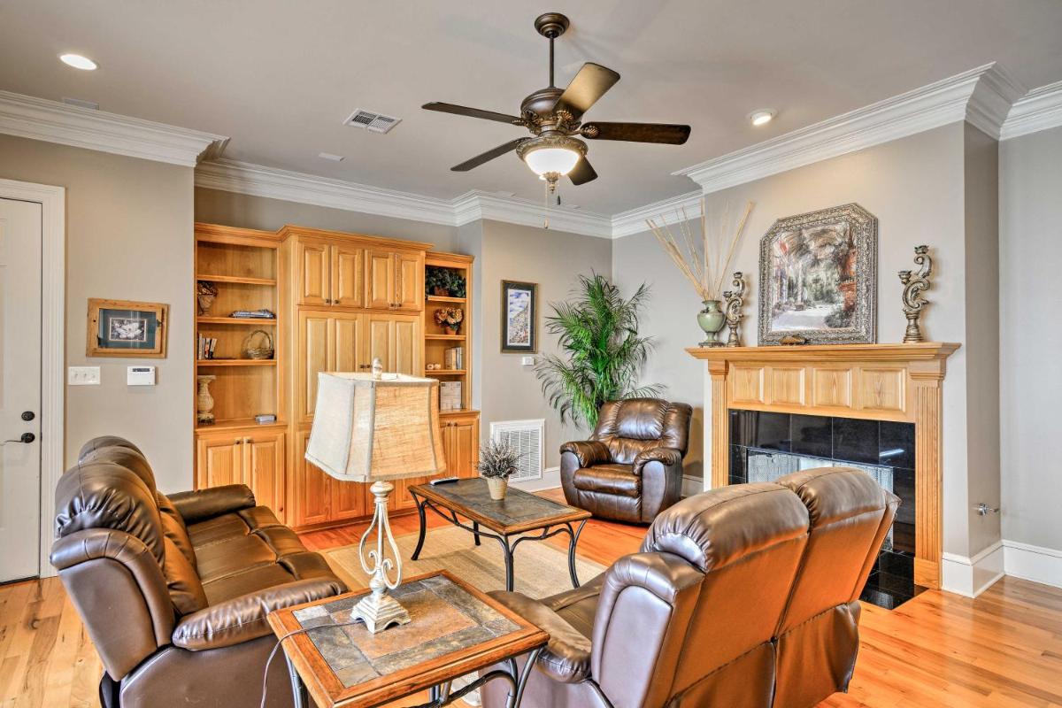 Baton Rouge Area House with Balcony and Pier Access! - Housity
