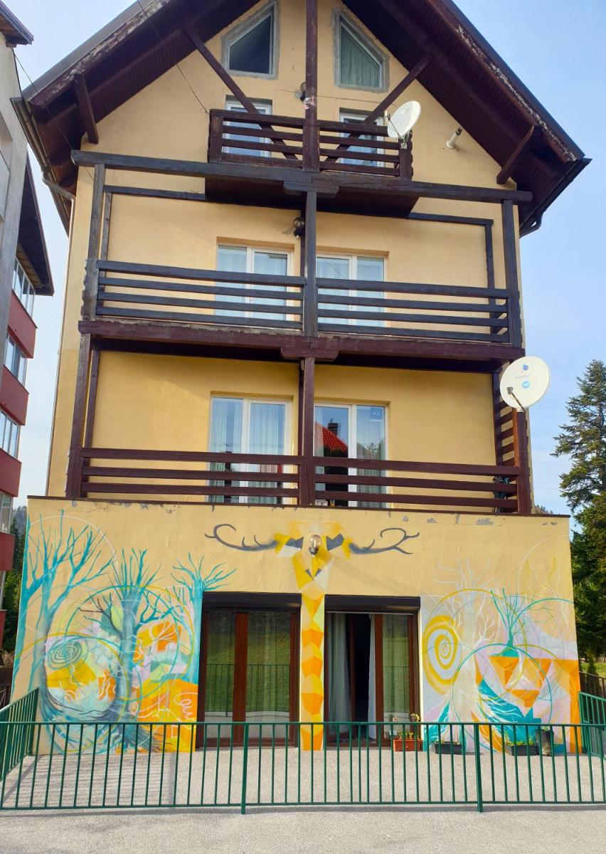 Happy Holiday Apartments - Housity