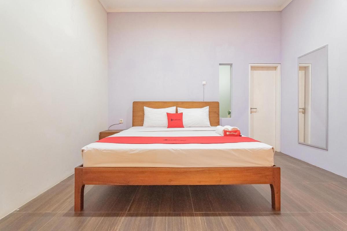 RedDoorz Resort Syariah near D'Castello Ciater Subang - Housity
