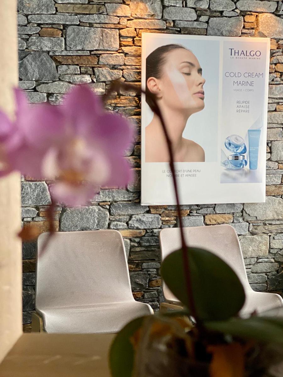 Coin salon dans l'établissement Alberta Hotel & Spa
