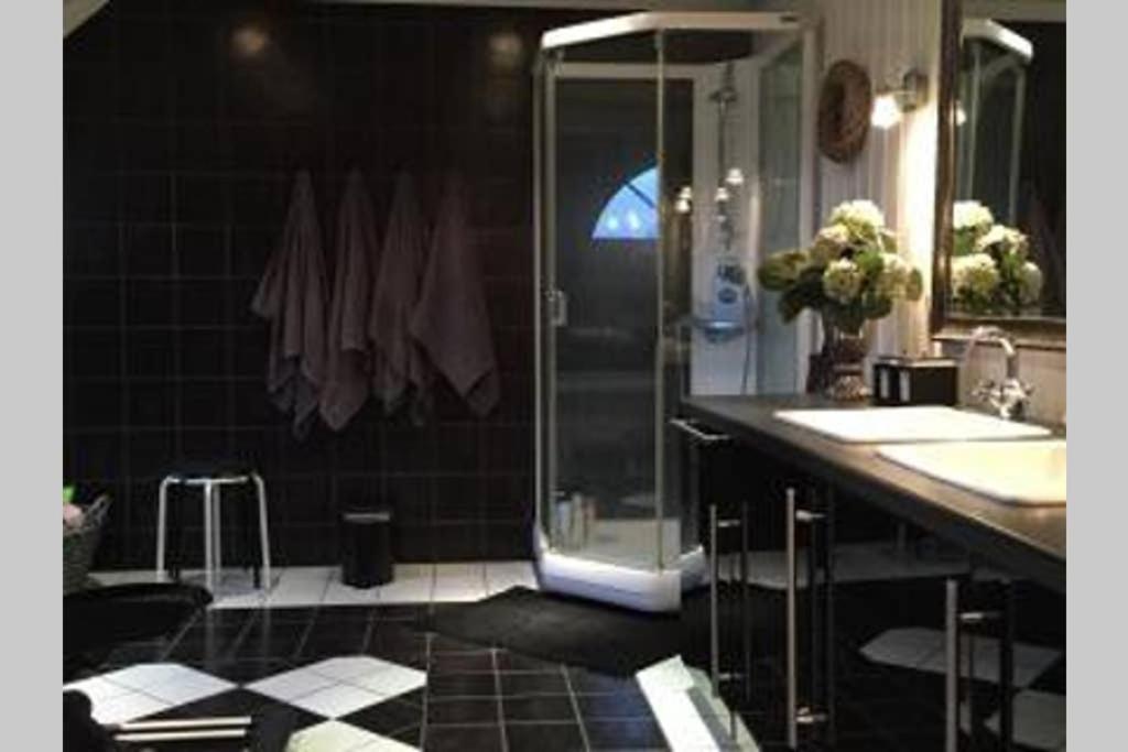 Fredrikstad luxury wooden villa in Norwegian archipelago - Housity