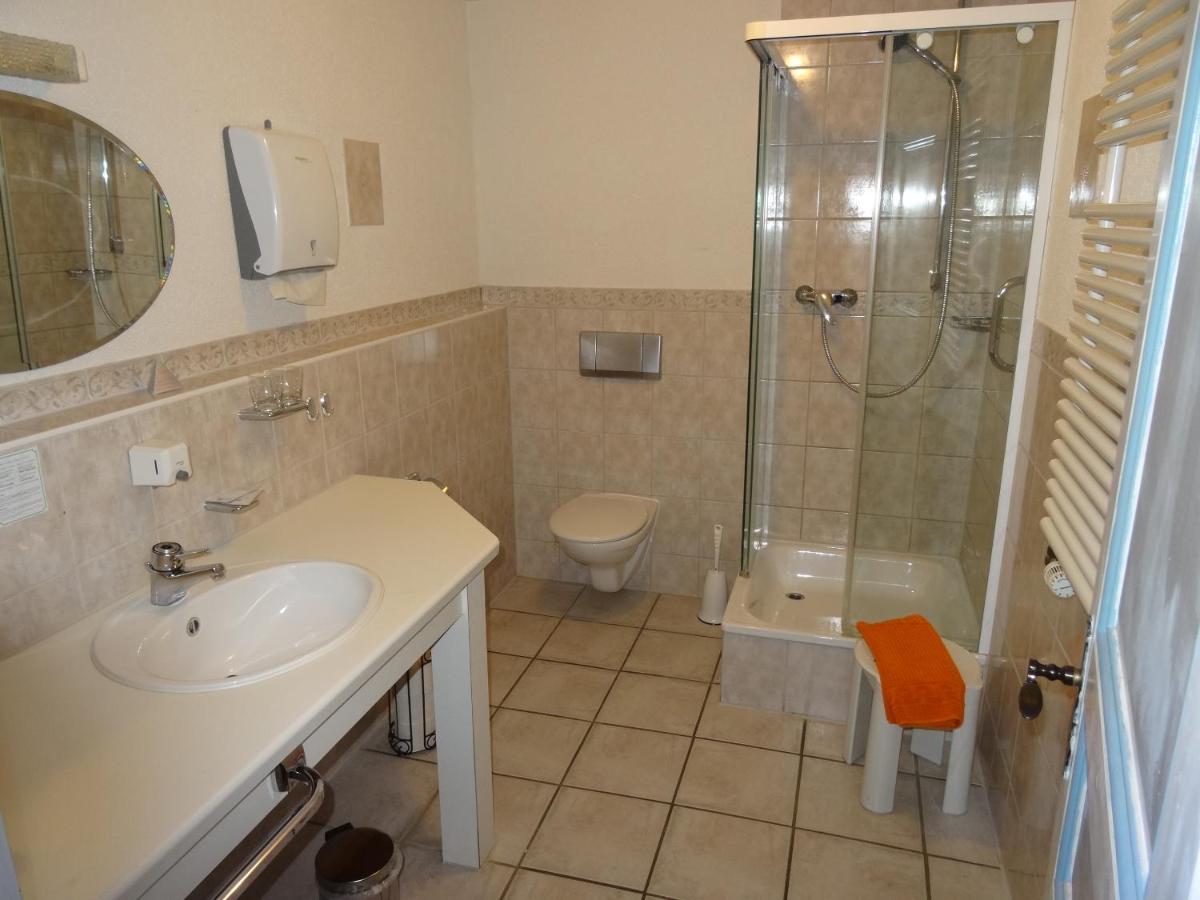 Hotel 4 Jahreszeiten mit Restaurant - Housity