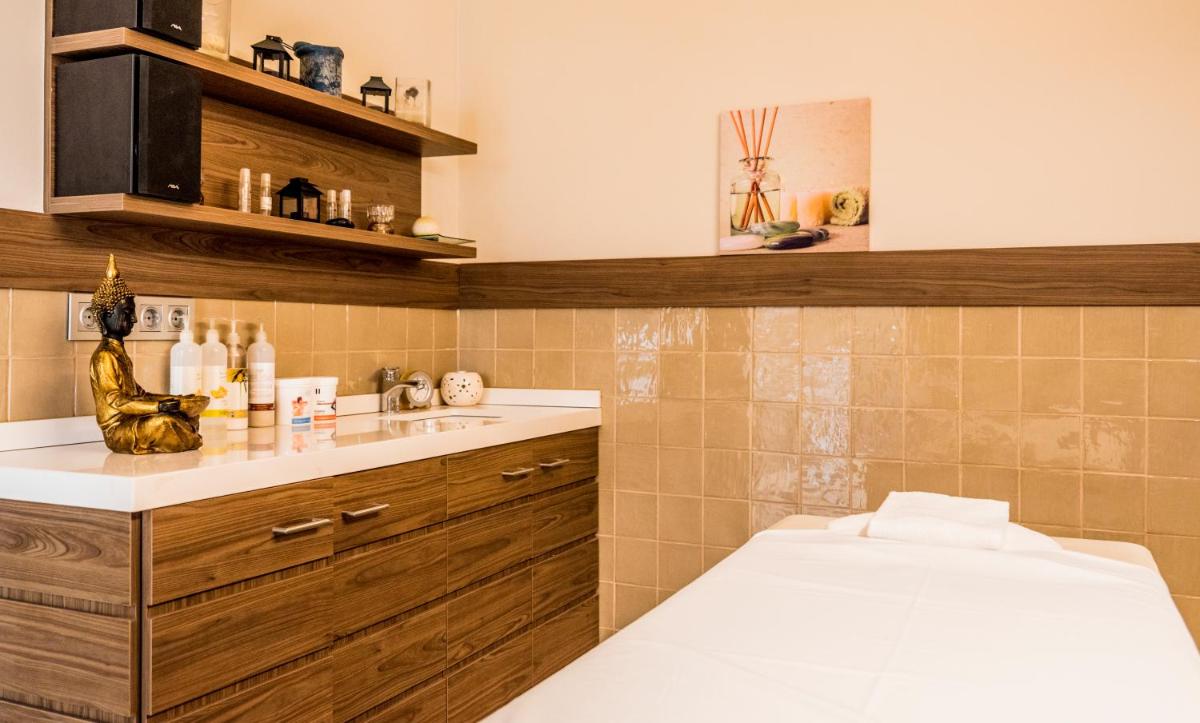 Imagen de la galería de Aparthotel Costa Encantada, en Lloret de Mar