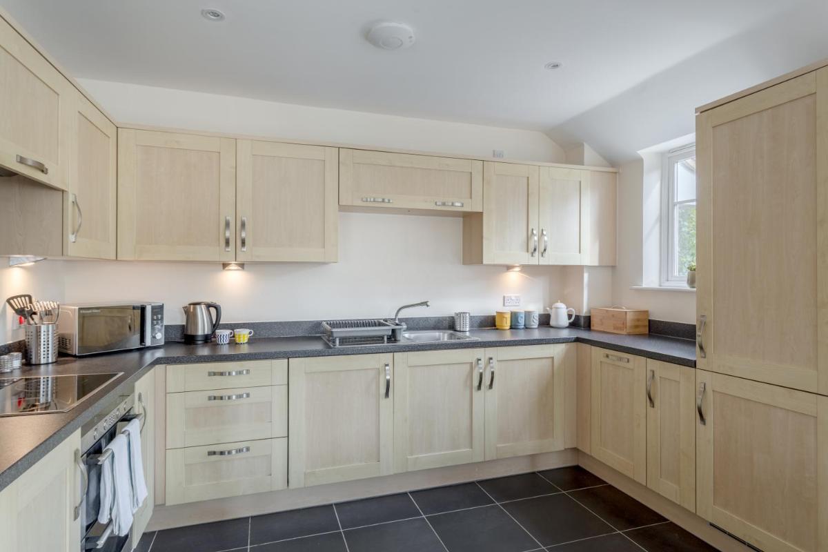 Luxury Hitchin Apartment, Great Town Centre Location - With Parking - Housity