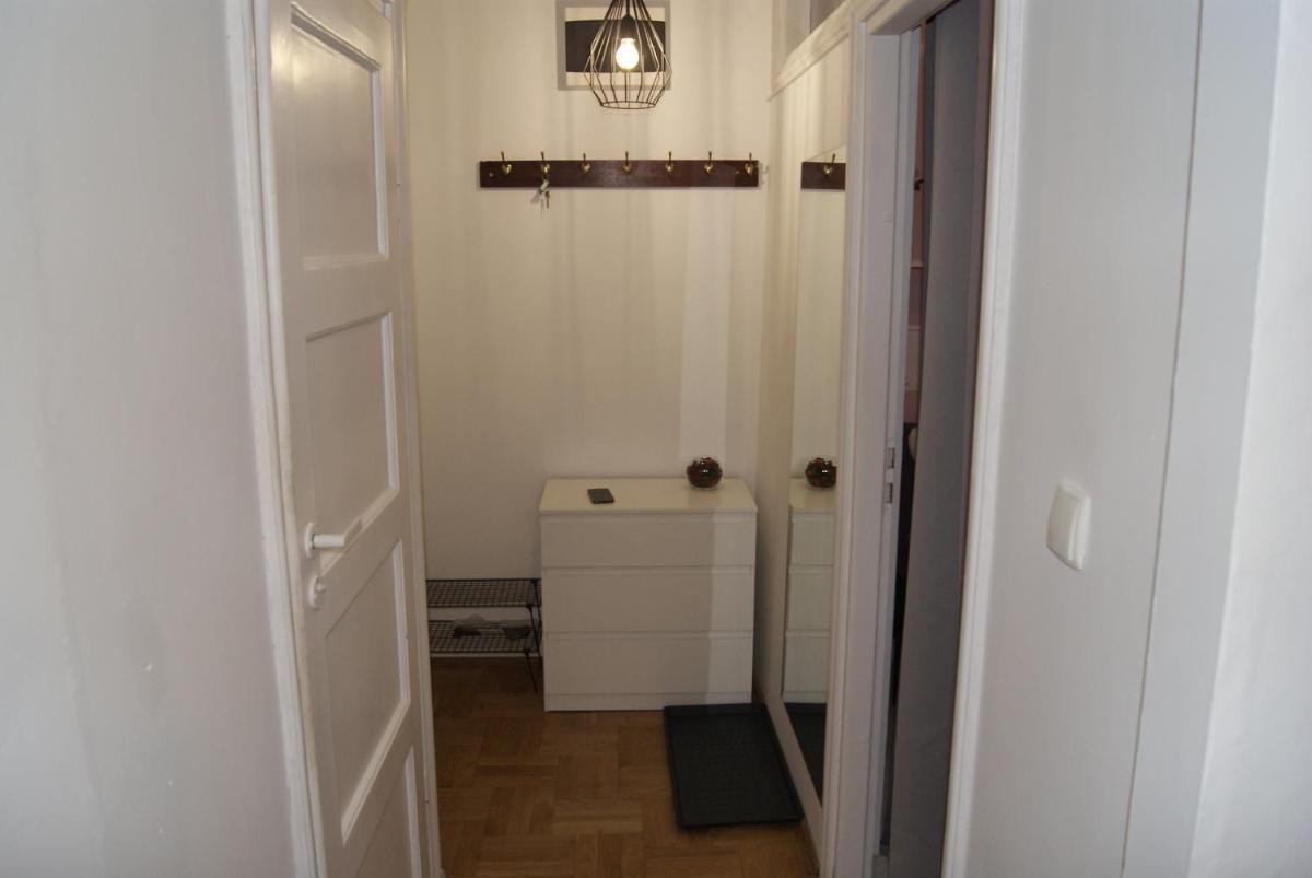 Under Castle Apartment - Housity