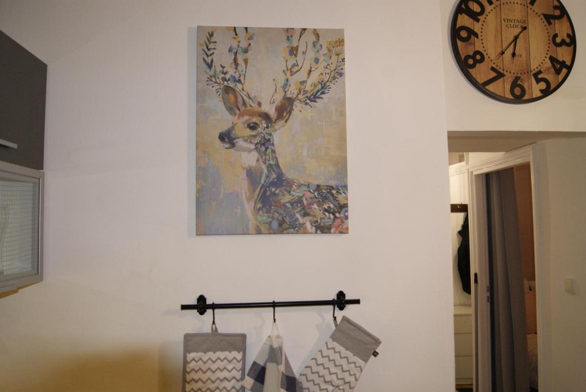 Under Castle Apartment - Housity