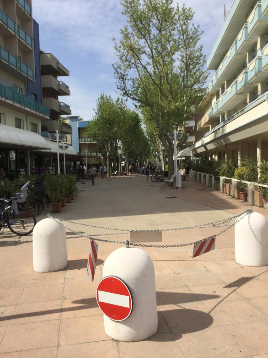 Appartamento viale pedonale a due passi dal mare - Housity