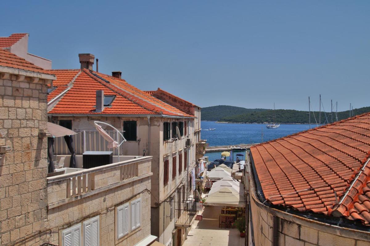 MILINA KORČULA - Housity