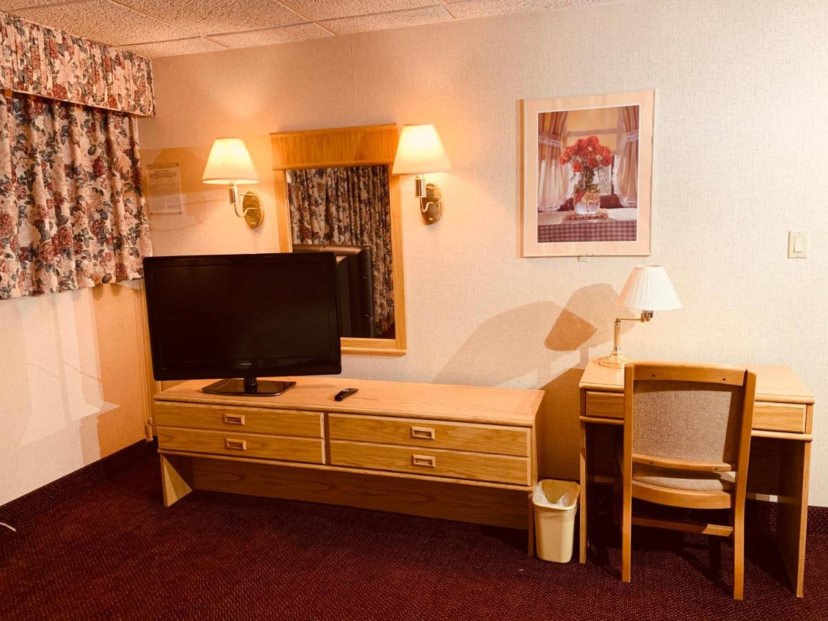 Coliseum Inn & Suites - Garden City Long Island - Housity