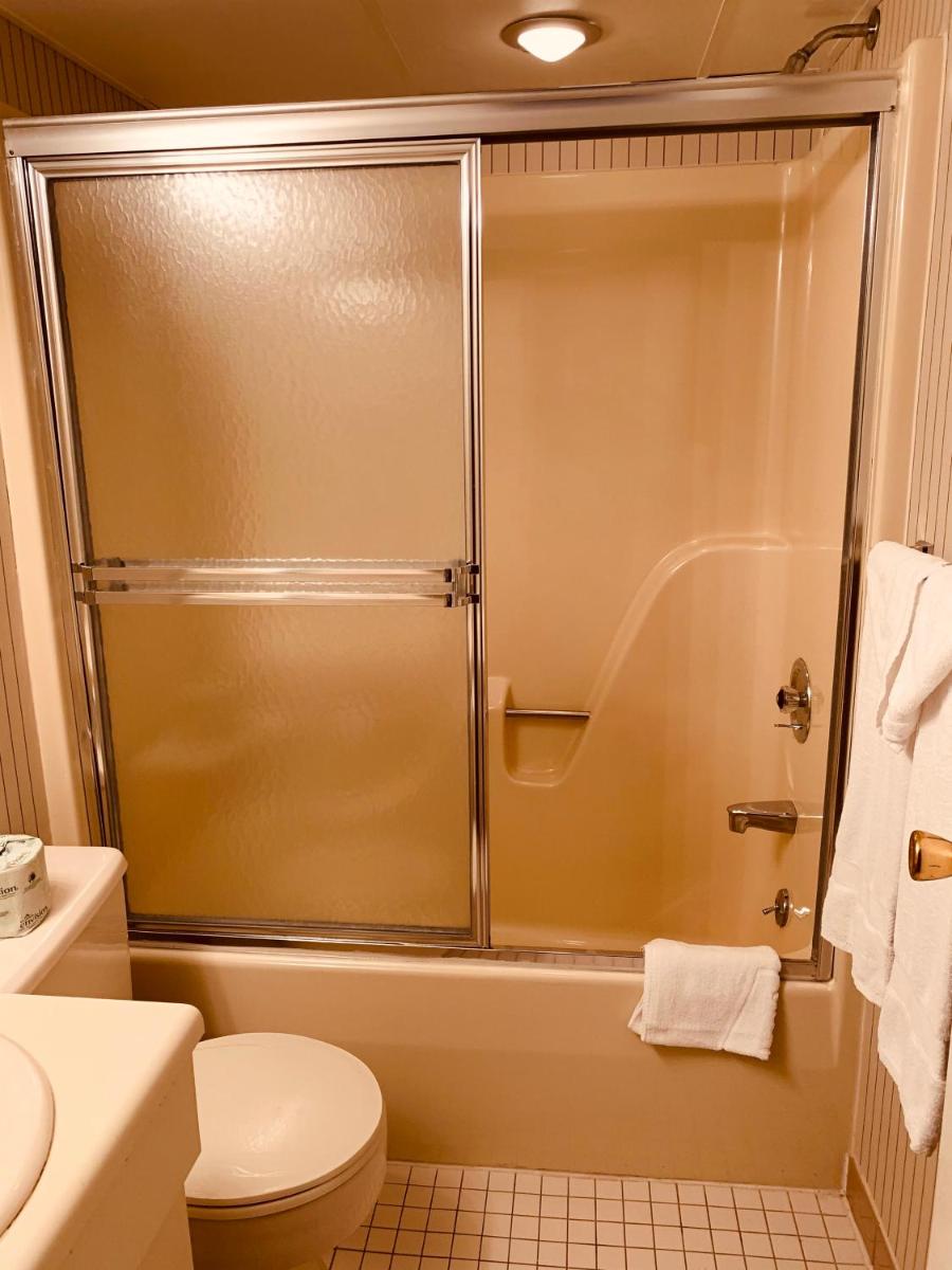 Coliseum Inn & Suites - Garden City Long Island - Housity