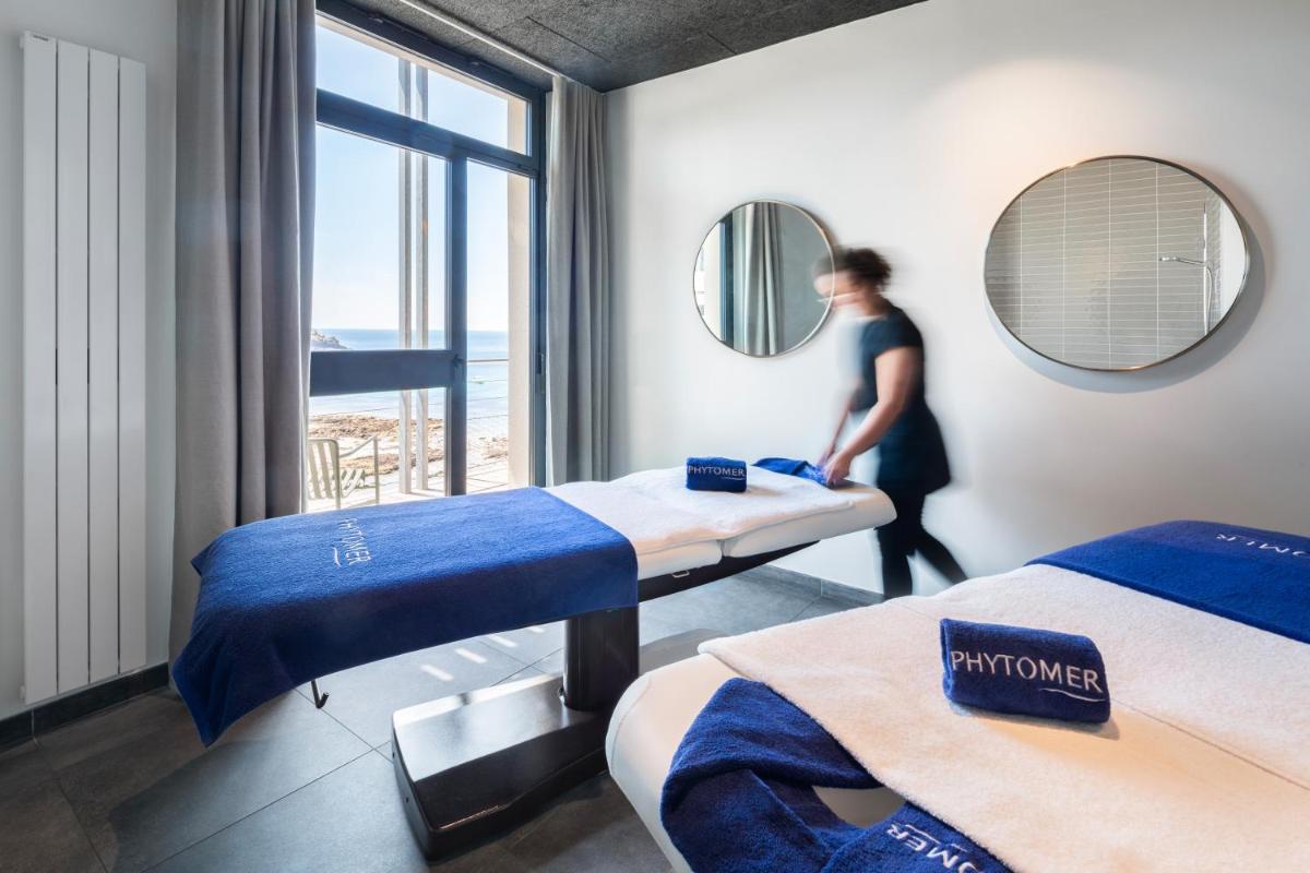 Un ou plusieurs lits dans un hébergement de l'établissement Sainte-Barbe Hotel & Spa Le Conquet - MGallery Collection