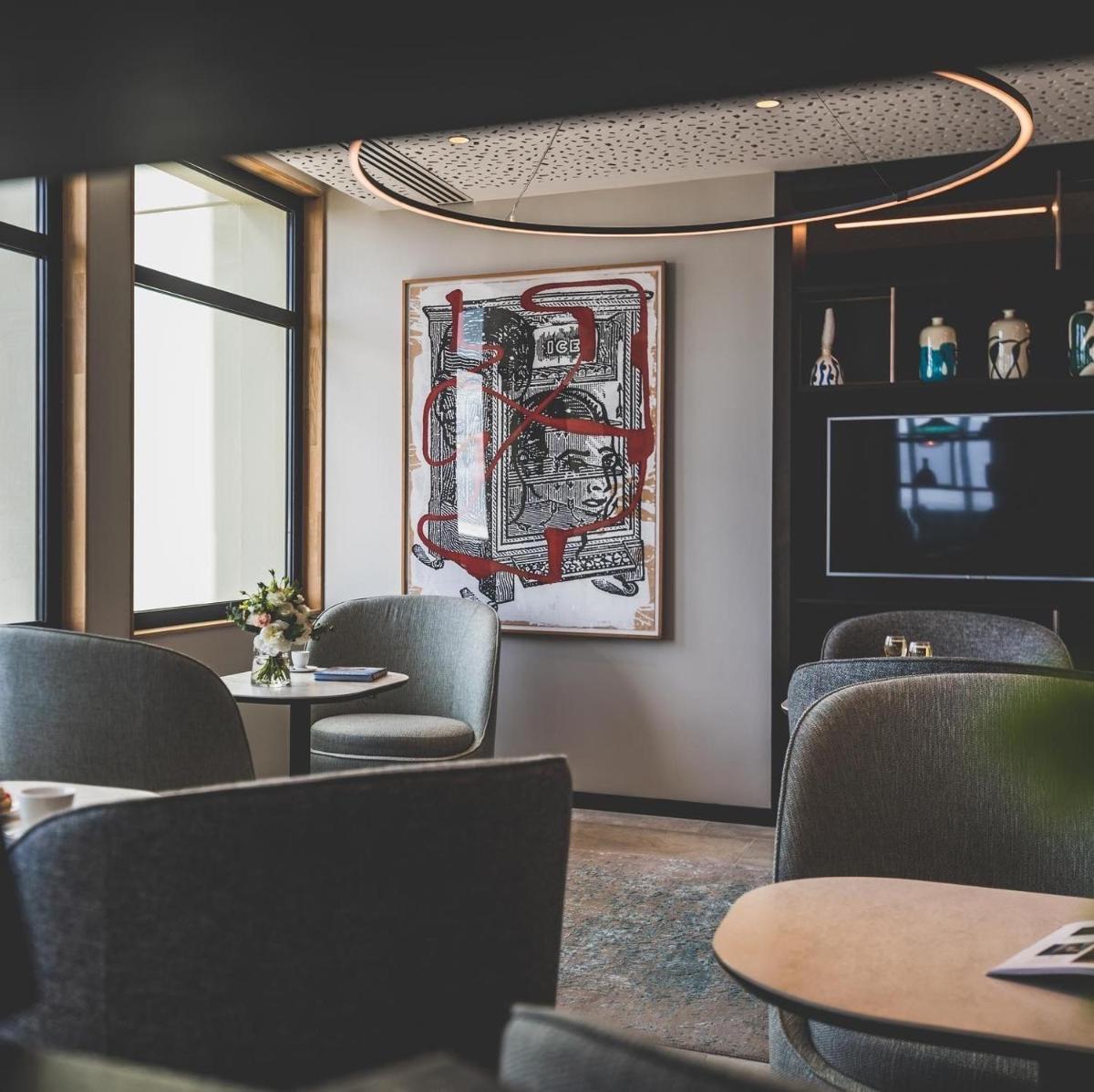 Coin salon dans l'établissement Sainte-Barbe Hotel & Spa Le Conquet - MGallery Collection