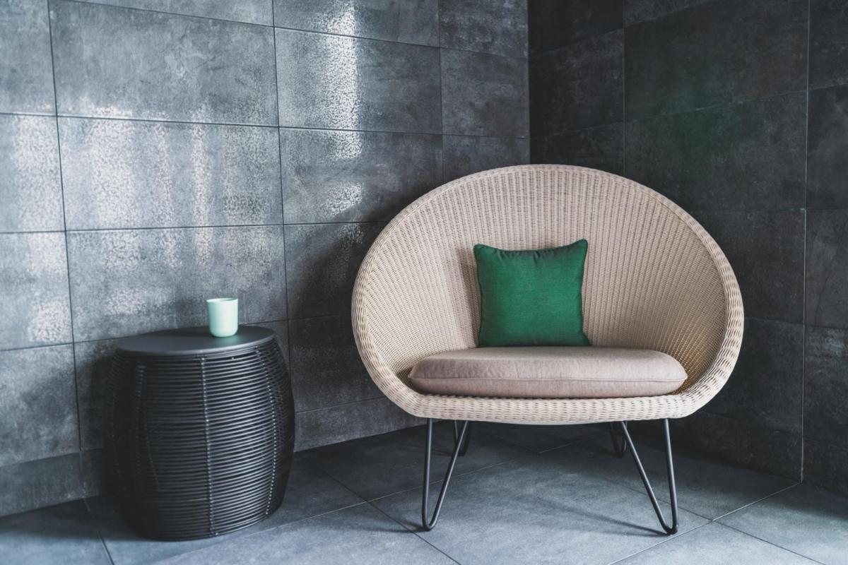 Coin salon dans l'établissement Sainte-Barbe Hotel & Spa Le Conquet - MGallery Collection