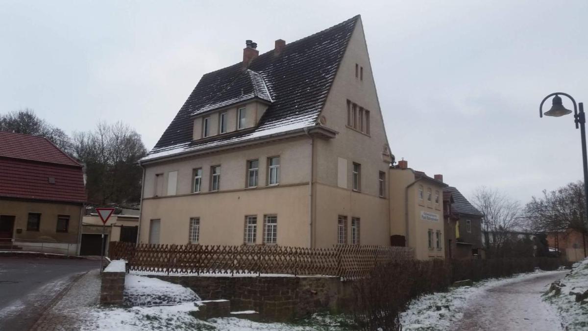 Ferienwohnung Wettin am Petersbrunnen - Housity