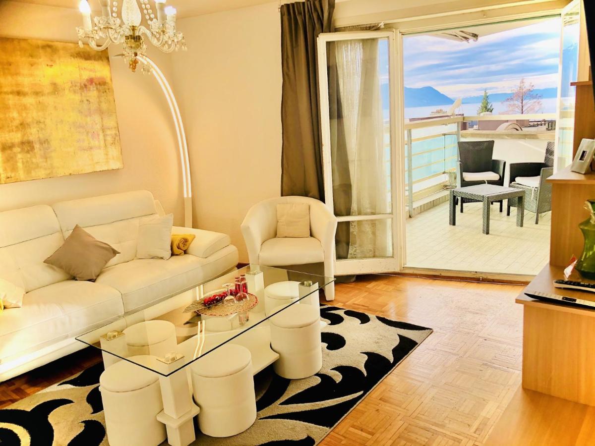 Lake & Mountain View Apartment I 27 - Housity