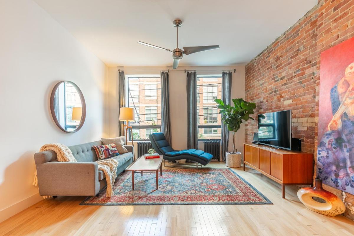 Gorgeous Park House w Parking on Queen West - Housity
