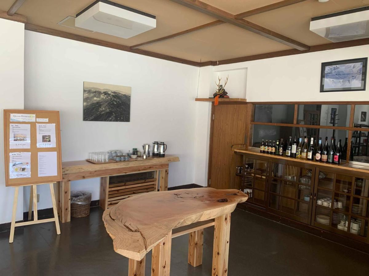 HA-MON Slope Side Hotel and Private Chalet - Housity