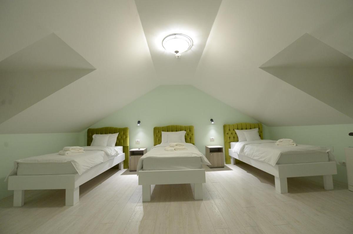 Srpsko Andrejevo Selo - Housity