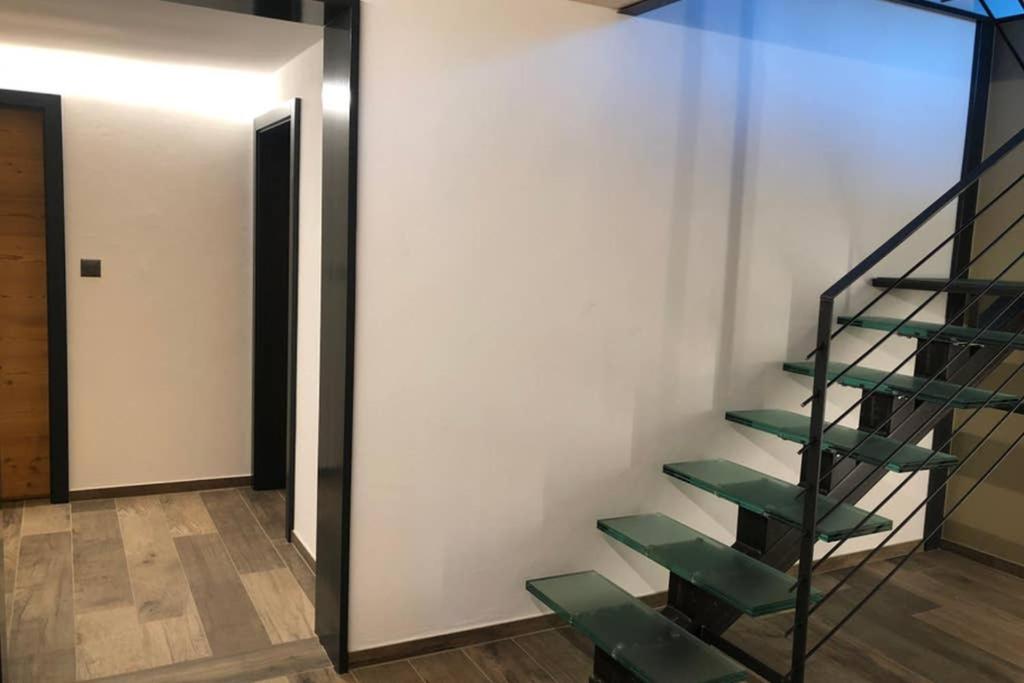 Grand appartement avec terrasse à Chez-Les-Reuses - Housity