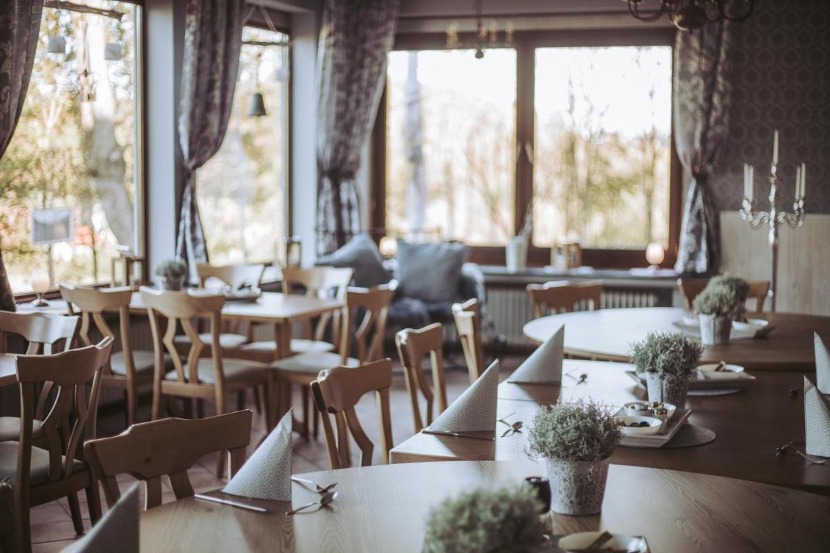 Hotel Zur Burg Sternberg - Housity