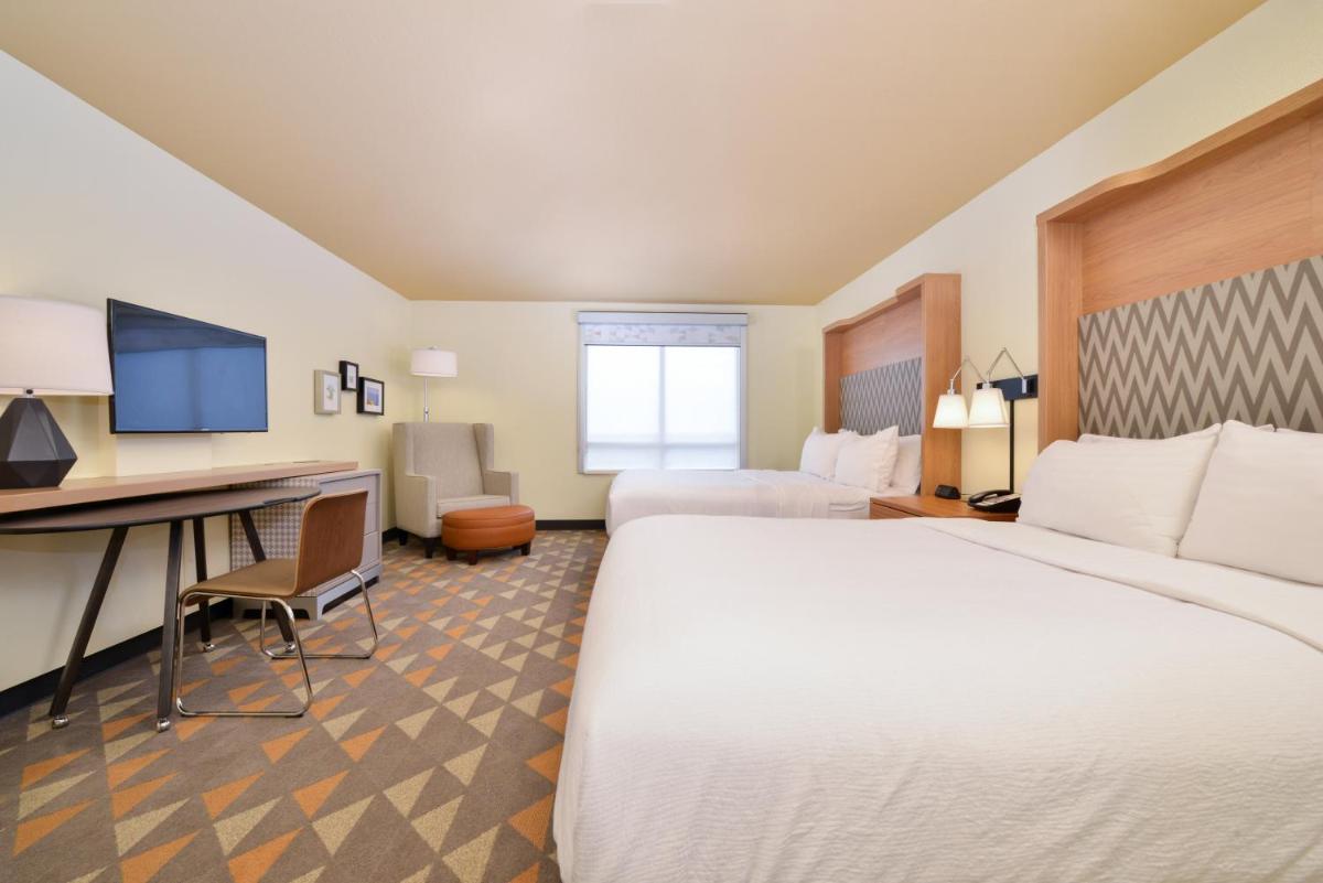 Holiday Inn Kansas City Airport, an IHG Hotel - Housity