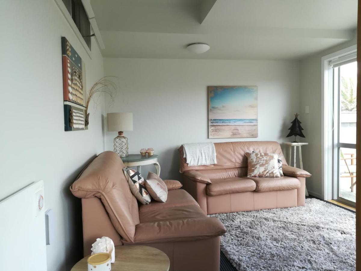 Coastal Condo - Housity