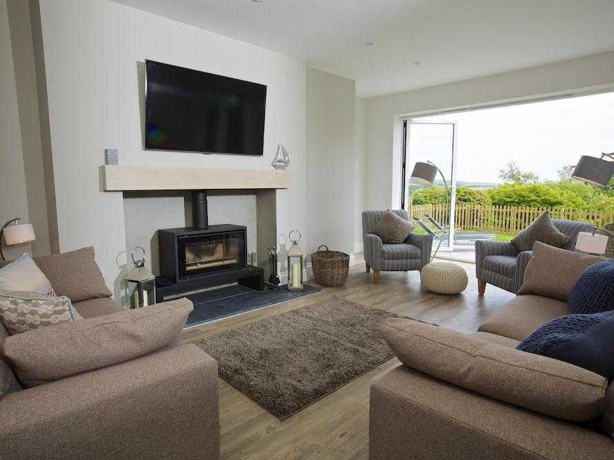 Sundowners - Housity