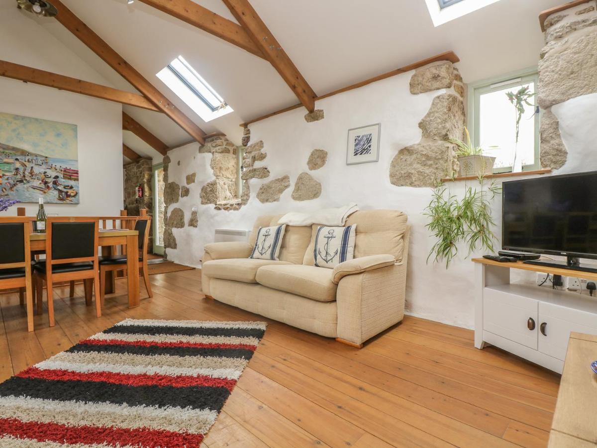 Barneys Barn - Housity