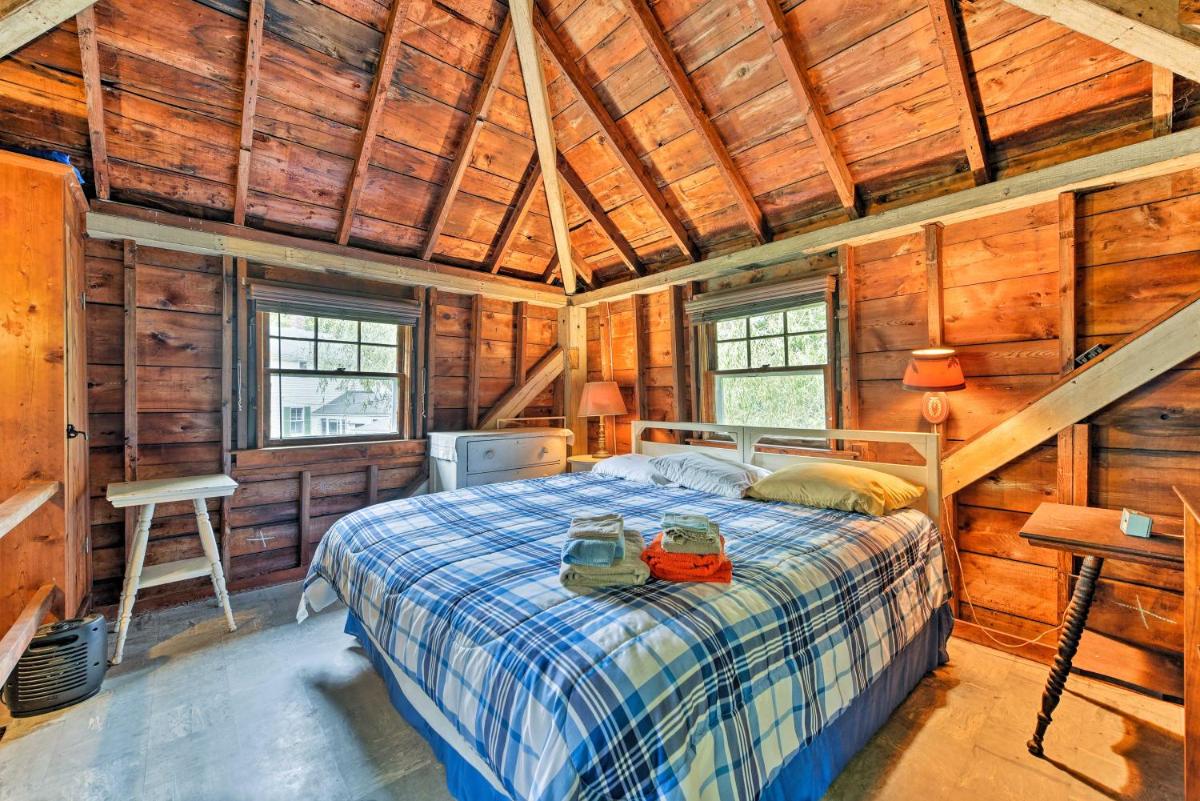 Mattapoisett Home on 7 Acres with Private Beach! - Housity