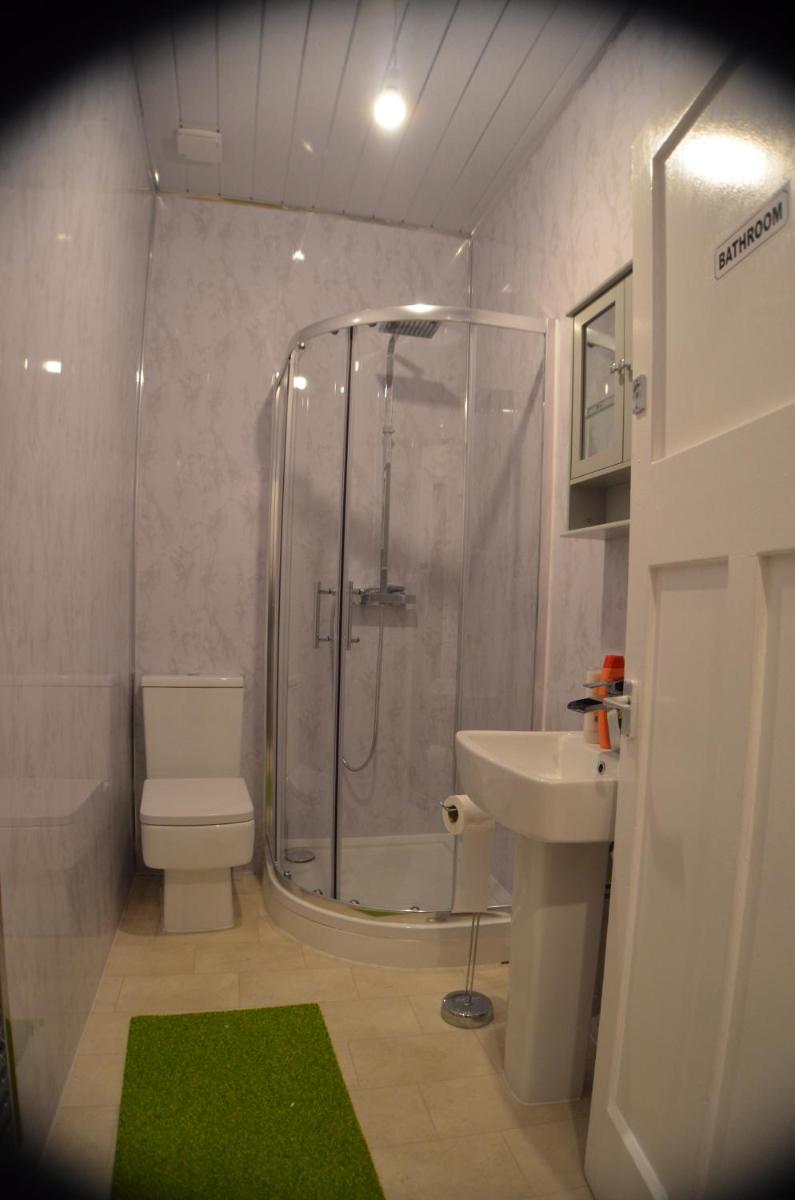 Gorton Mount Hotel Manchester - Housity