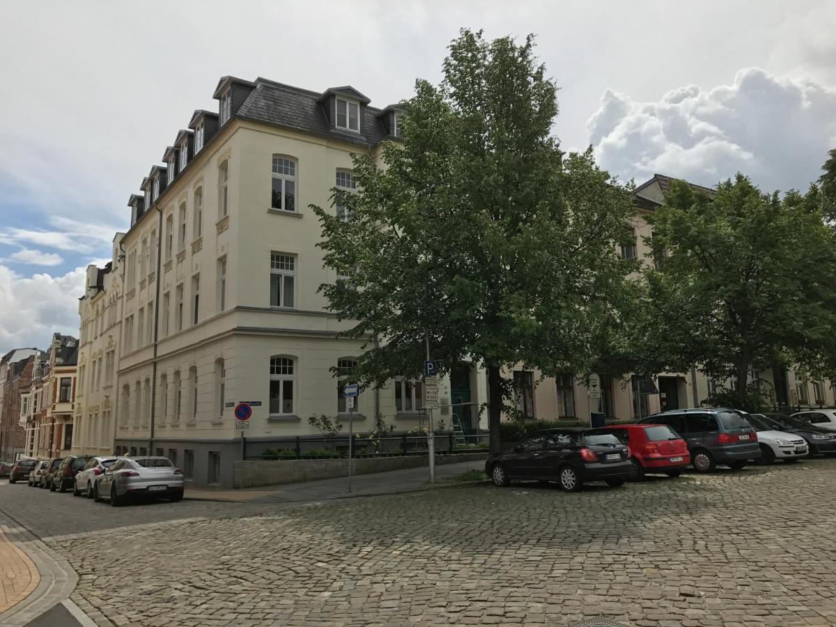 Zimmer im UG direkt in der Innenstadt, Centrum - Hizvo