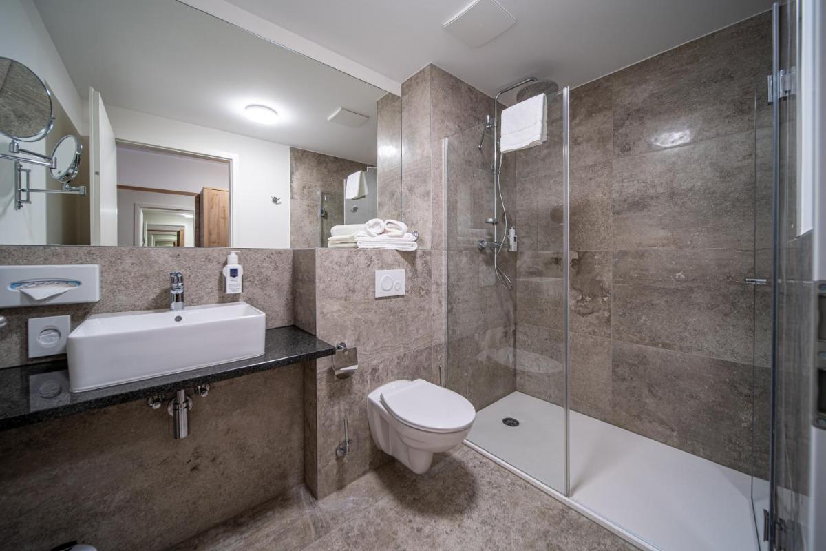 EE Hotel - Housity