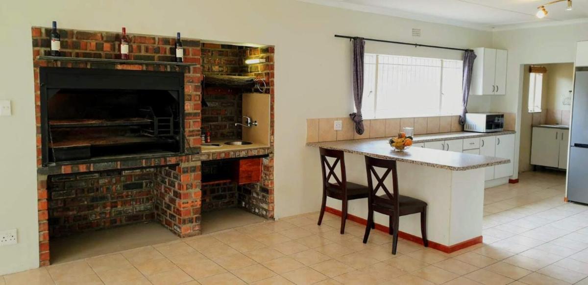 Riverside Villa - Housity