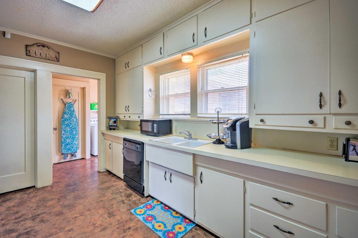Inviting Lubbock Home More Than 1 Mi to Downtown - Housity