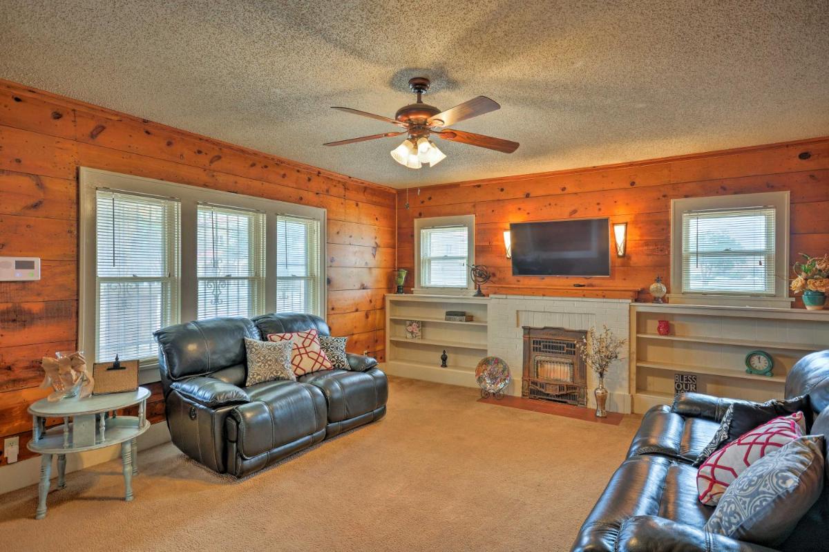 Inviting Lubbock Home More Than 1 Mi to Downtown - Housity