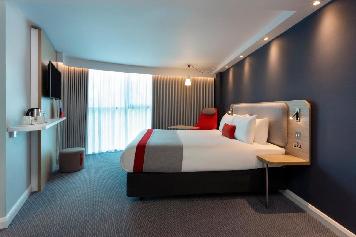 Holiday Inn Express Park Royal, an IHG Hotel - Housity