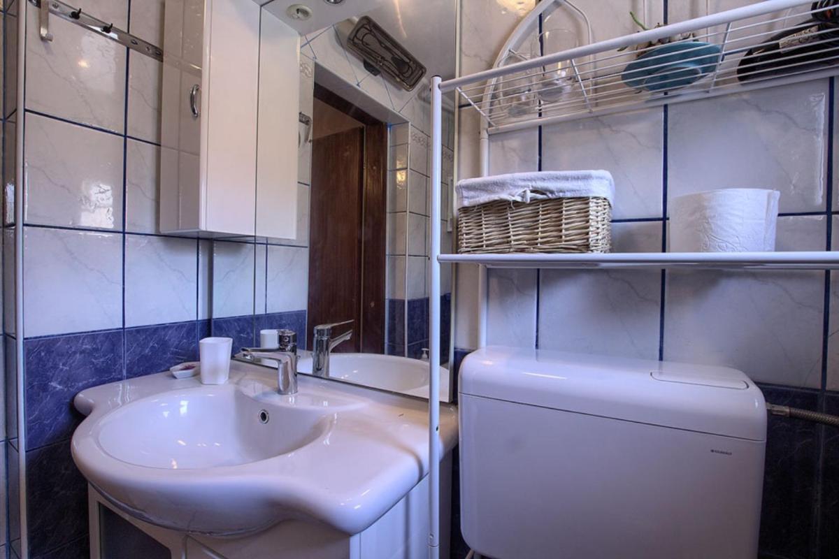 Charming villa Nera with pool and hydromassage near the beach - Housity