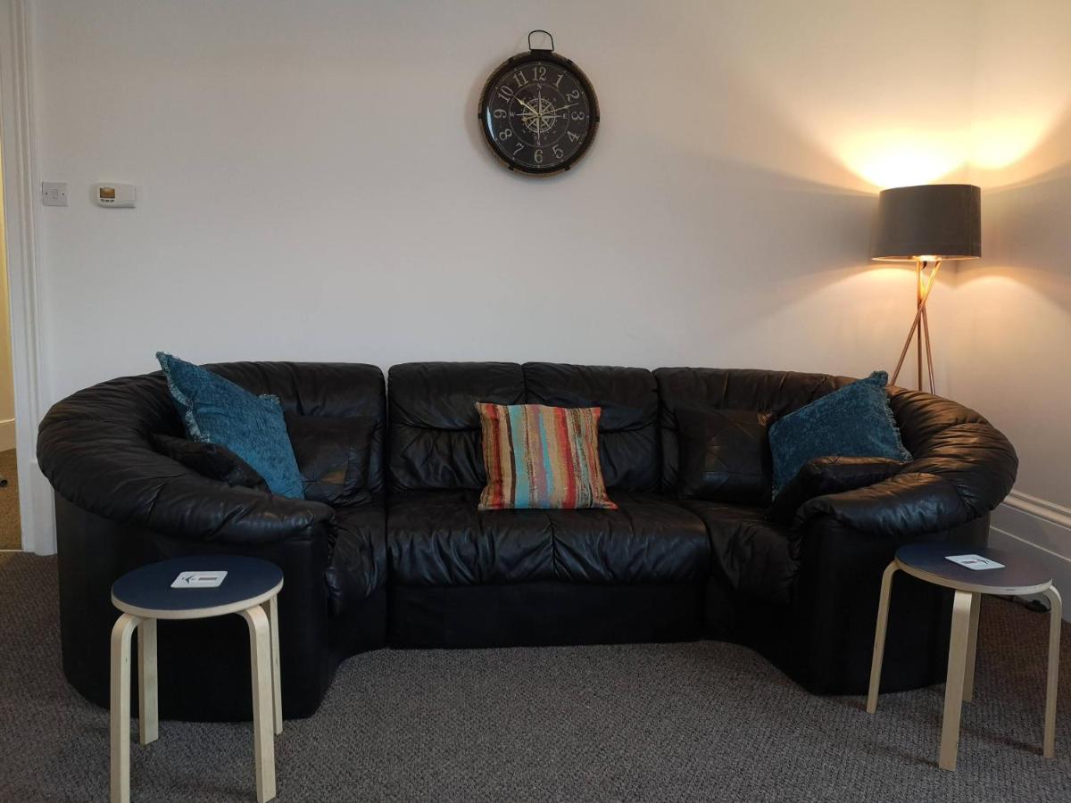 Coastal Escape Sandgate - Housity