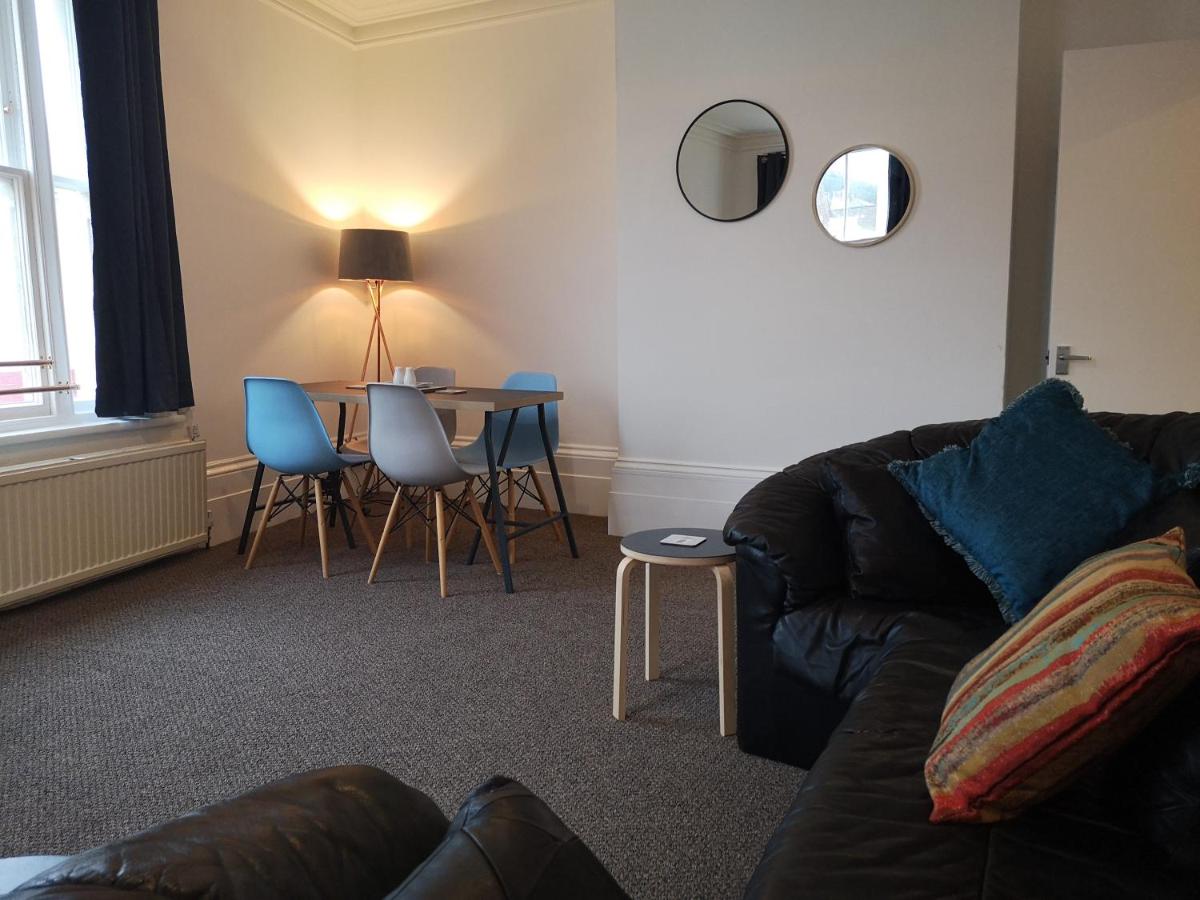 Coastal Escape Sandgate - Housity