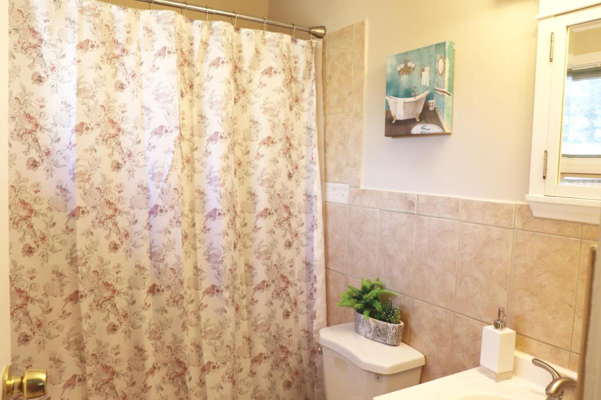 Private Room at Home near IAD-Sterling - Housity