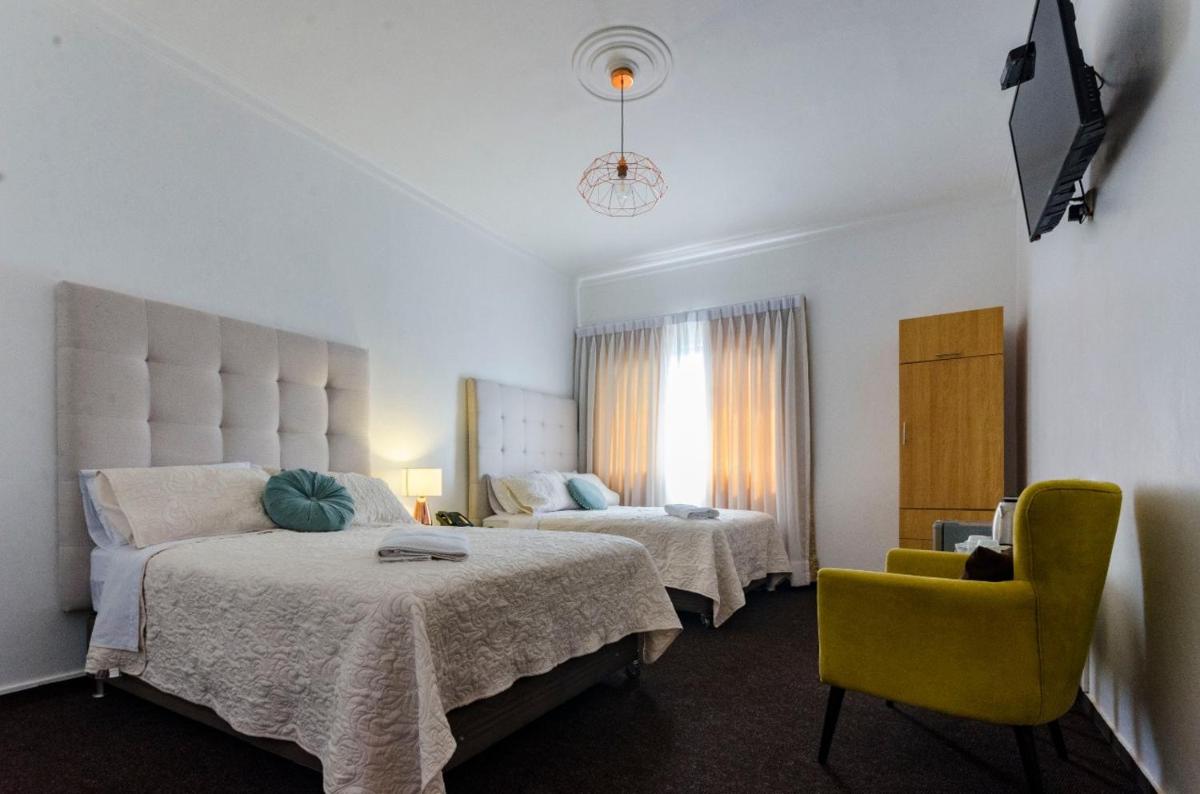 Jose Luis Hostal Boutique - Housity