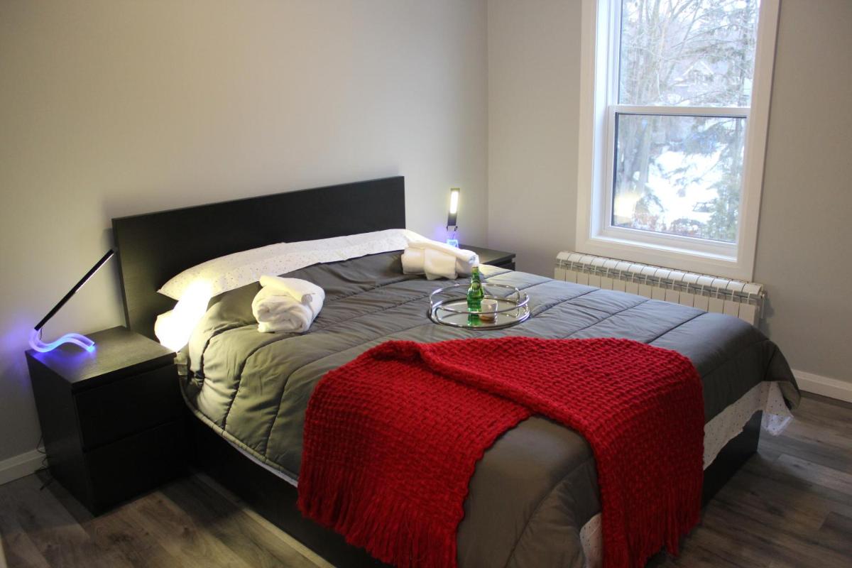 Suitetrails - DaVel DeLuxe Two - downtown Orillia